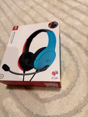 Nintendo Wired Headset in Blue and Red